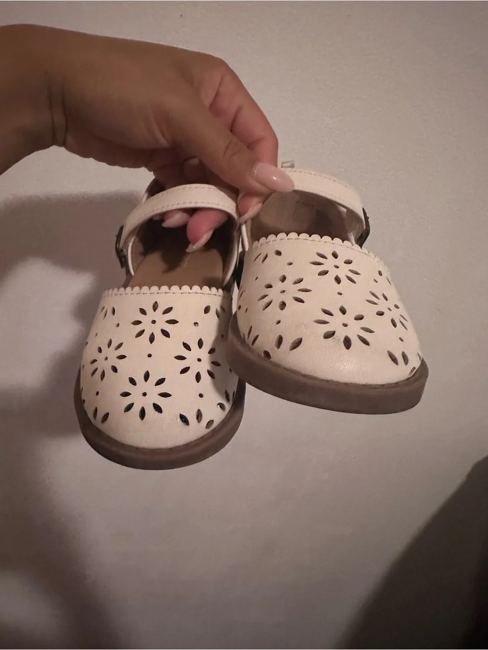 Old Navy Cream Flower Cutout Mary Jane Shoes